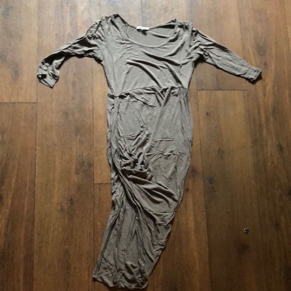 Body hugging dress with a slit up side
